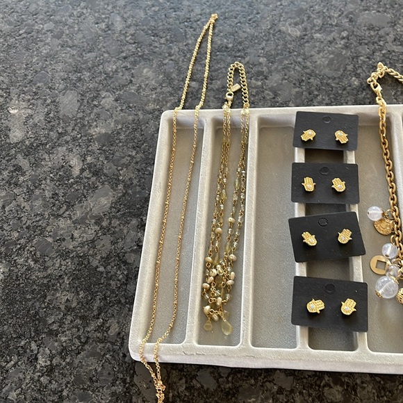 Jewelry bundle gold toned necklaces & earrings baubblebar, lovita & more BNWOT - Picture 3 of 6